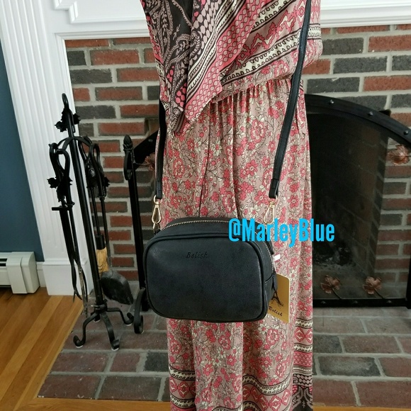 $8 ⭐️ Small Zipper Black Crossbody - Picture 2 of 8